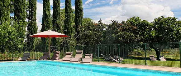 das Schwimmbad im Obstgarten